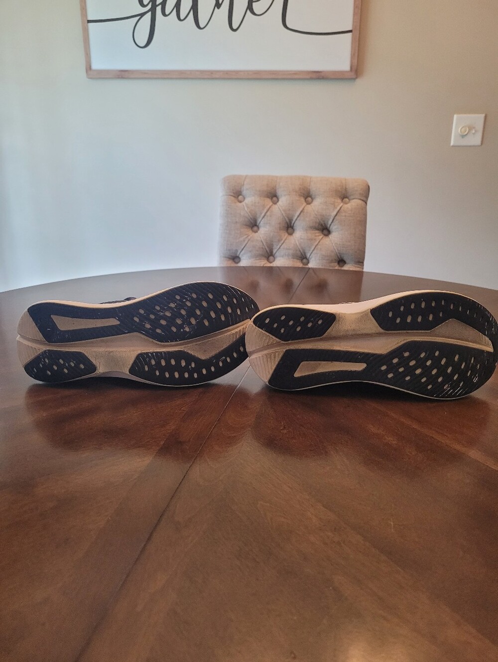 Hoka Women's MACH 6 Black and White Performance Running Shoes. Size 9.5 - Picture 4 of 7